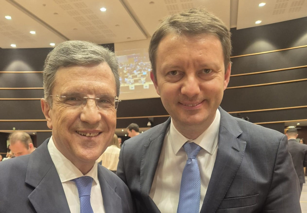 Άρθρο Μουρεσάν και Αυτιά: Ο προϋπολογισμός της ΕΕ αντικατοπτρίζει μια ενωμένη Ευρώπη - Δεν είναι ΑΤΜ