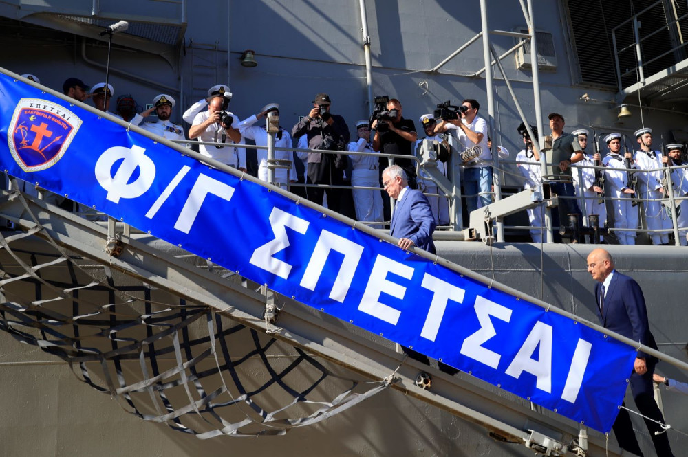 Στον Πειραιά Τασούλας και Δένδιας για την επιθεώρηση του Στόλου