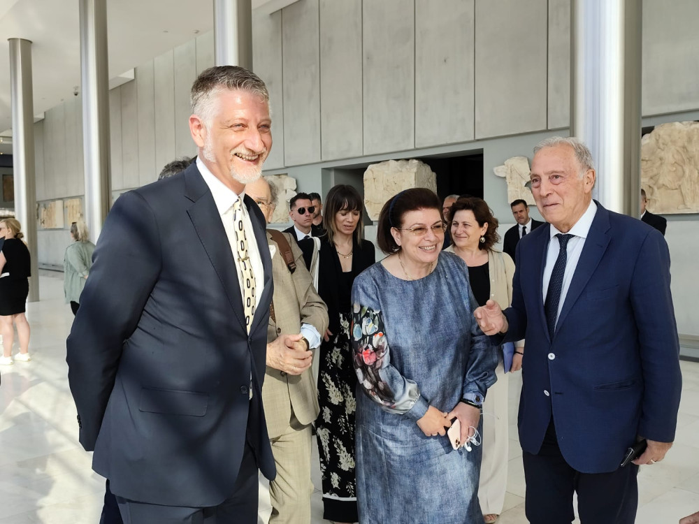 Συνάντηση Μενδώνη με τον Ιταλό υπ. Πολιτισμού – Θα επιστραφούν 145 αρχαία νομίσματα από την Κω