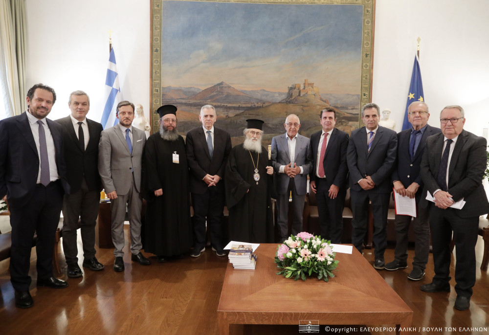 Συνάντηση Κακλαμάνη με τον αρχιεπίσκοπο του Σινά: Η ορθοδοξία δέχεται πολλαπλά χτυπήματα