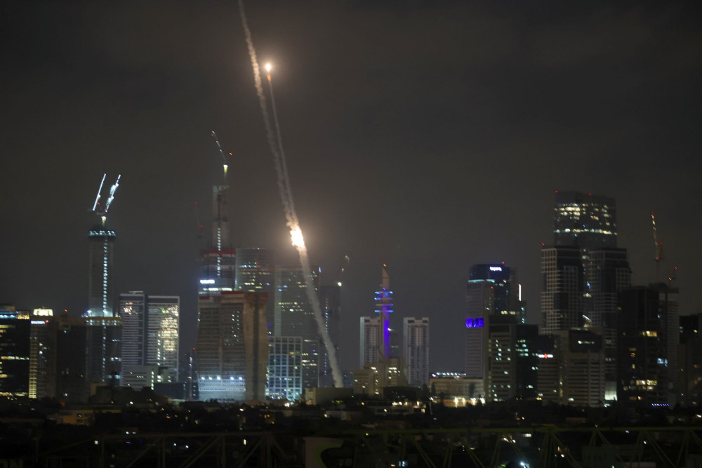 Επίδειξη αβλαβούς επίθεσης - Τραμπ: Ευχαριστώ το Ιράν για την έγκαιρη ενημέρωση (video)