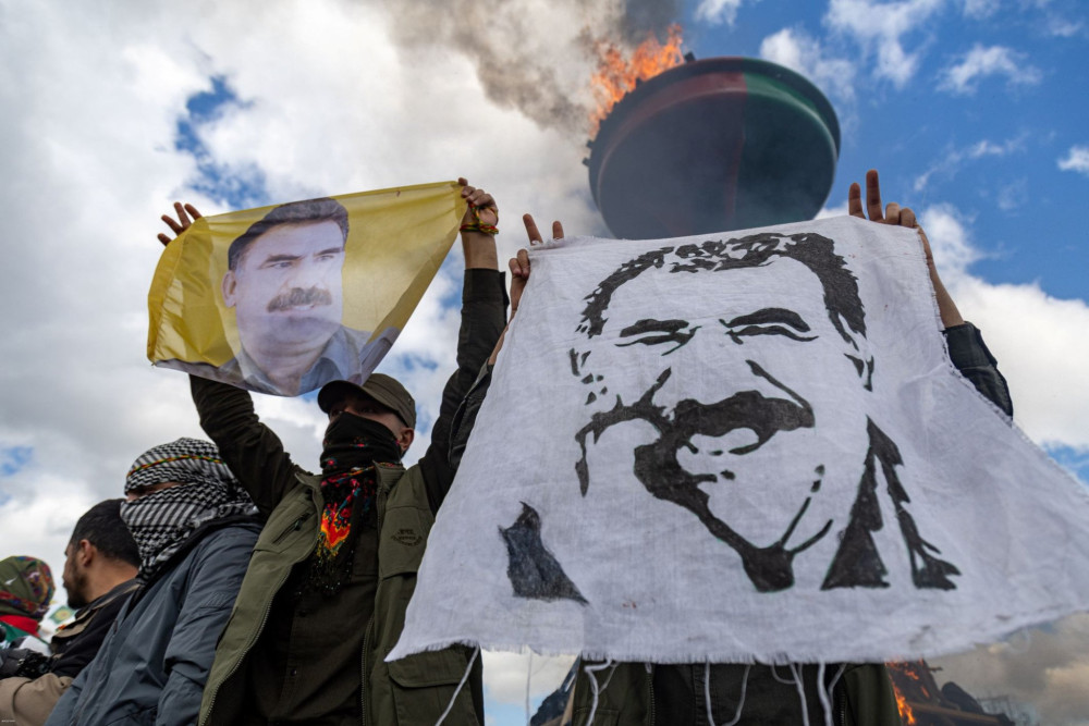 Τουρκία: αντάρτες του PKK καίνε τα όπλα τους - Το μήνυμα Ερντογάν (video)