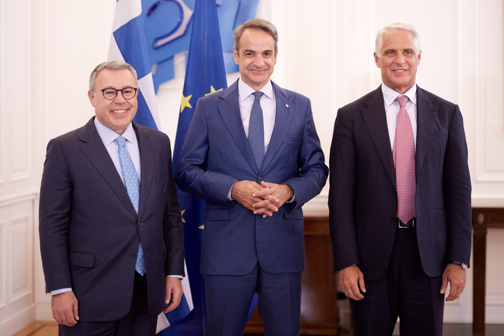 Μητσοτάκης: συνάντηση με τους CEO των UniCredit και Alpha Bank