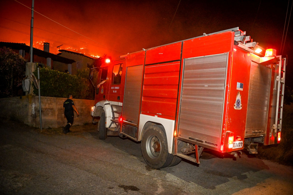 Συναγερμός στη Θεσσαλονίκη για τρία πύρινα μέτωπα σε Λουτρά Λαγκαδά, Νέο Ρύσιο και Λακκιά (video)