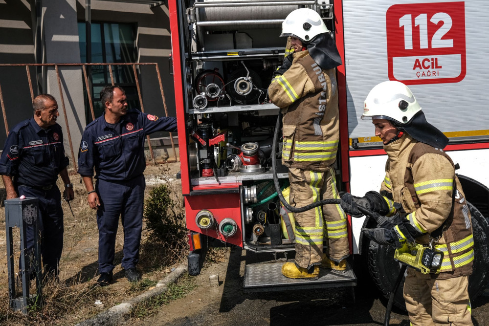 Σε κλοιό πυρκαγιών η Τουρκία: κάηκαν τουλάχιστον 20 σπίτια, 21 άτομα στα νοσοκομεία