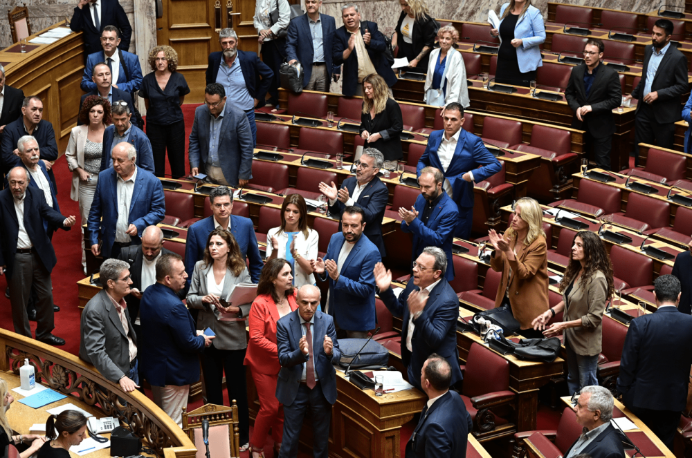 Βουλή: Με σόου της αντιπολίτευσης ξεκίνησε η ψηφοφορία επί της Προανακριτικής για τον ΟΠΕΚΕΠΕ