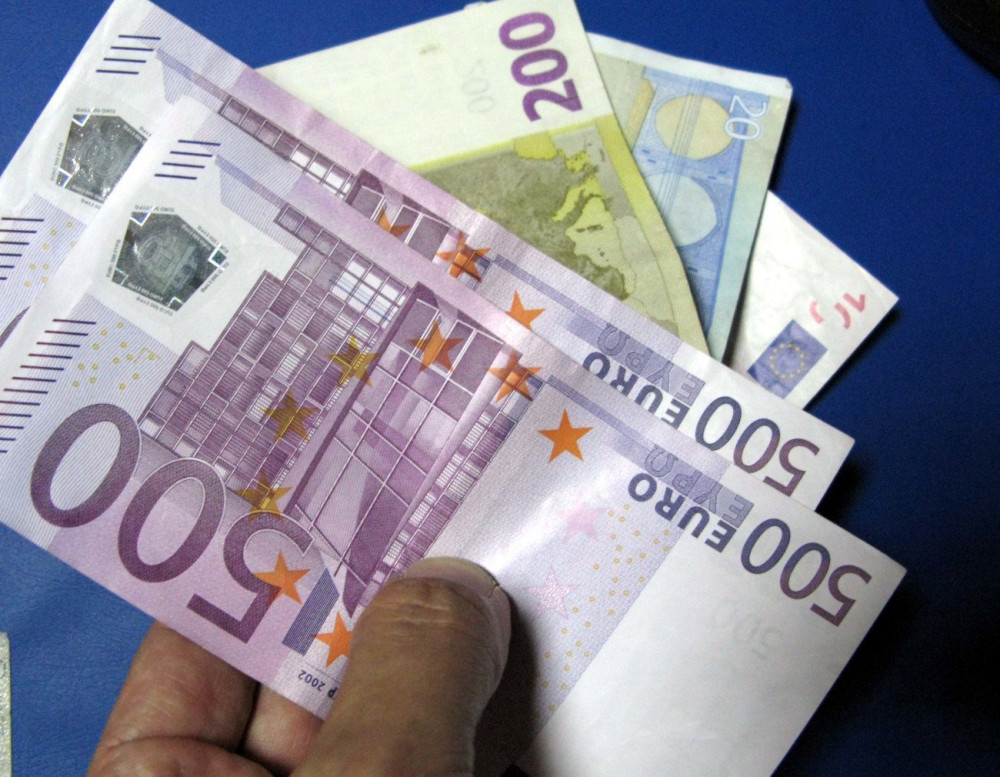Χρήμα, βίλες και σκάφη αλλάζουν στρατόπεδο - Το κράτος αξιοποιεί τον «μαύρο πλούτο»