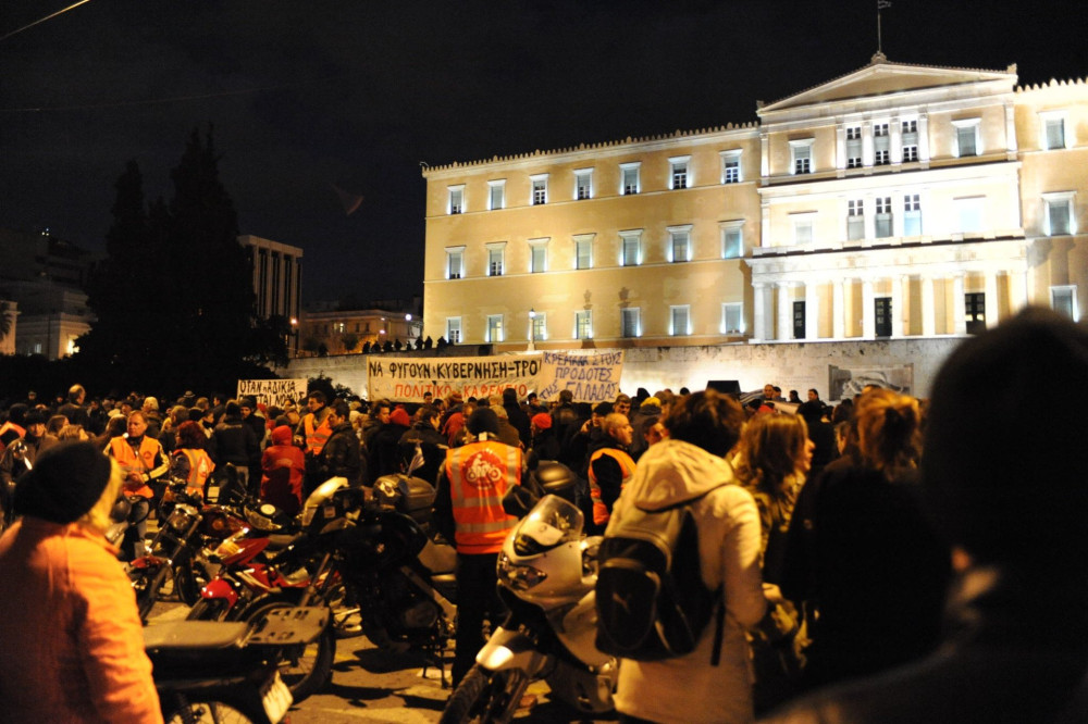 Στα άκρα: οι (πολιτικοί) μπαχαλάκηδες στήνουν σκηνικό 2012