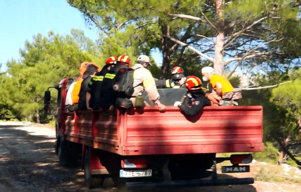 Ηρωική ανάσα: oι πυροσβέστες της Χίου στο όριο των δυνάμεών τους