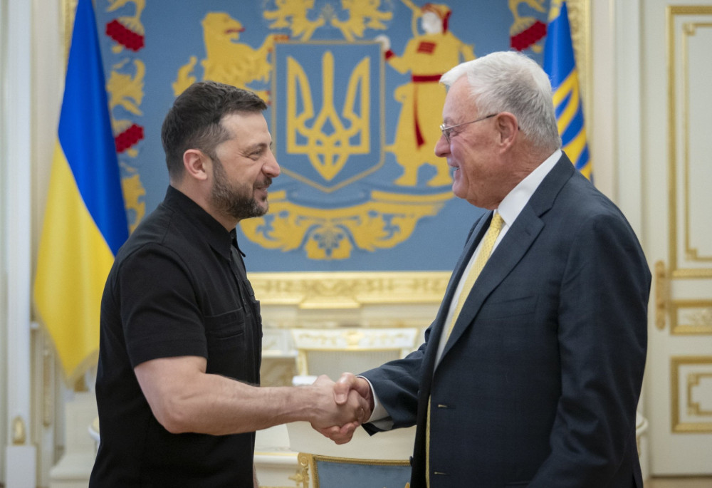 Ο Ζελένσκι δηλώνει ότι είχε μια «παραγωγική» συνάντηση με τον απεσταλμένο των ΗΠΑ