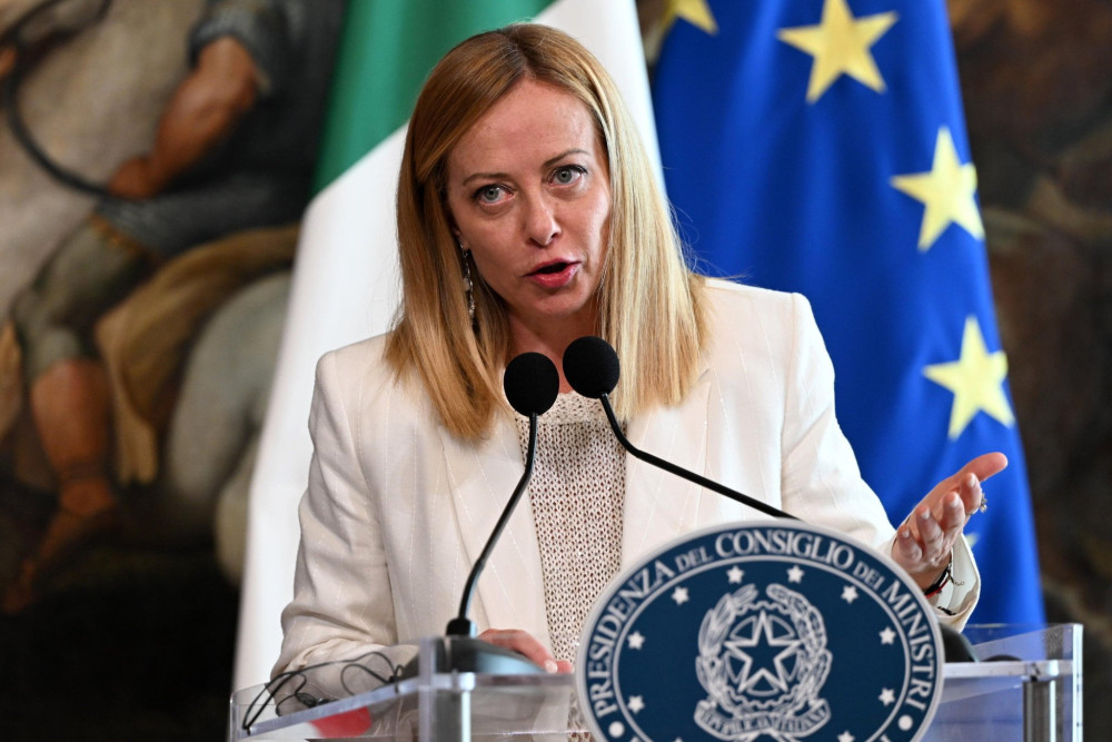 Μελόνι: Συνεργασία με Τουρκία και Λιβύη για φρένο στις ροές
