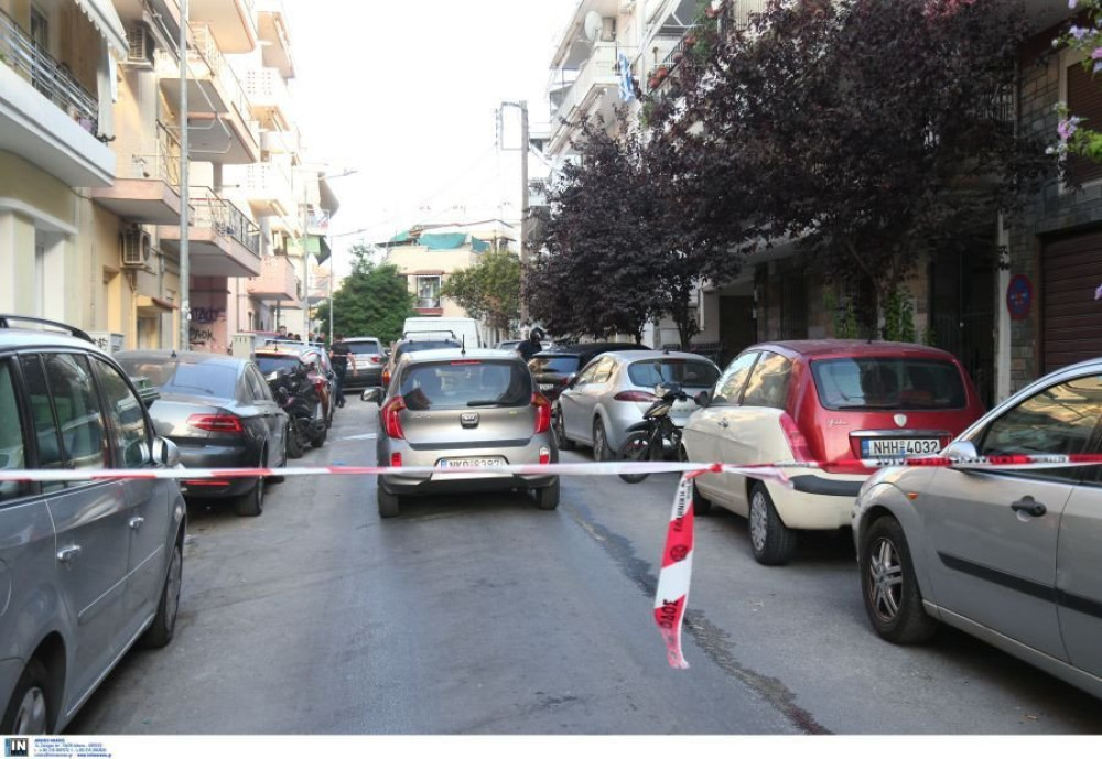 Θεσσαλονίκη: τρία κιλά η βόμβα στην πολυκατοικία - Αναλαμβάνει το τμήμα Οργανωμένου Εγκλήματος (photos & video)