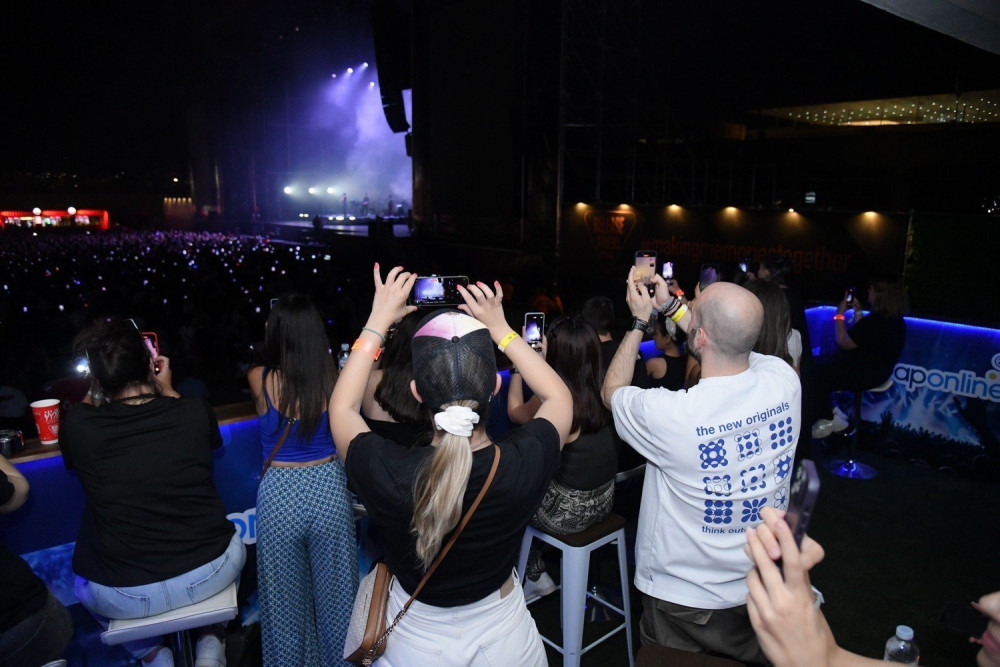 Είσαι όντως fan των London Grammar; - Το opaponline.gr βρέθηκε στην Πλατεία Νερού