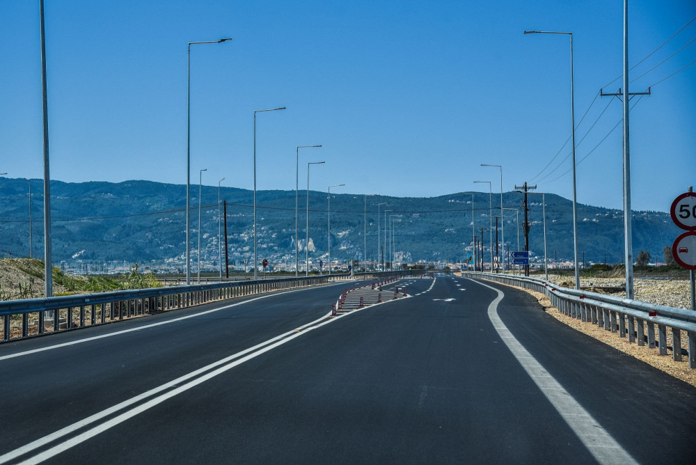 «Αλλάζουμε συμπεριφορά - Οδηγούμε με ασφάλεια»: το μήνυμα της κυβέρνησης για τα τροχαία (video)