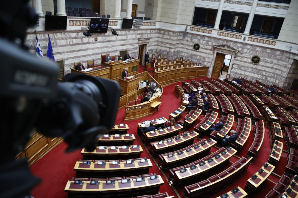 Ας μιλήσουμε για «προοδευτικές» δυνάμεις: ρητορική πεζοδρομίου με χυδαίο λεξιλόγιο