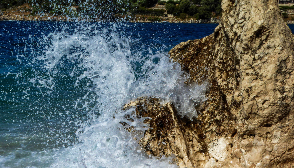Καιρός: Καύσωνας με 42°C και ισχυροί άνεμοι – Ακραίος κίνδυνος πυρκαγιών σε 7 περιφέρειες