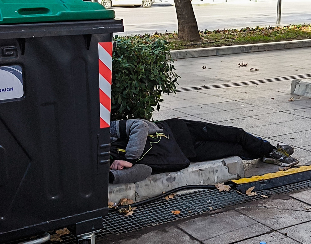 Η παρακμή της Αθήνας: Δούκας με τα χέρια στις τσέπες