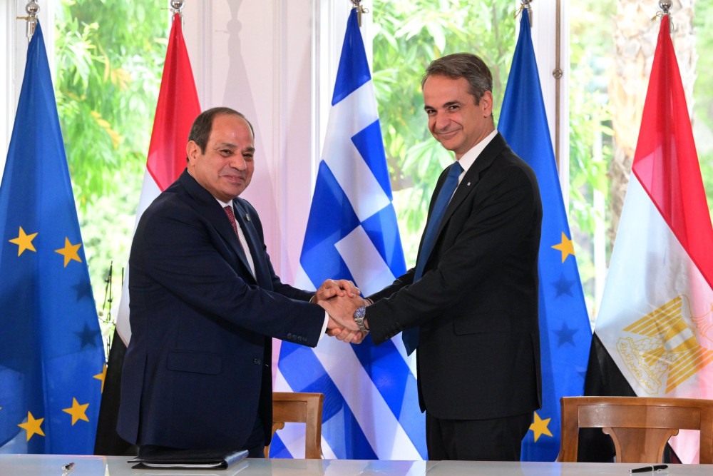 Μητσοτάκης – Αλ Σίσι: Ενίσχυση διμερών σχέσεων και στρατηγικός συντονισμός για την Ανατολική Μεσόγειο, τη Λιβύη και τη Γάζα