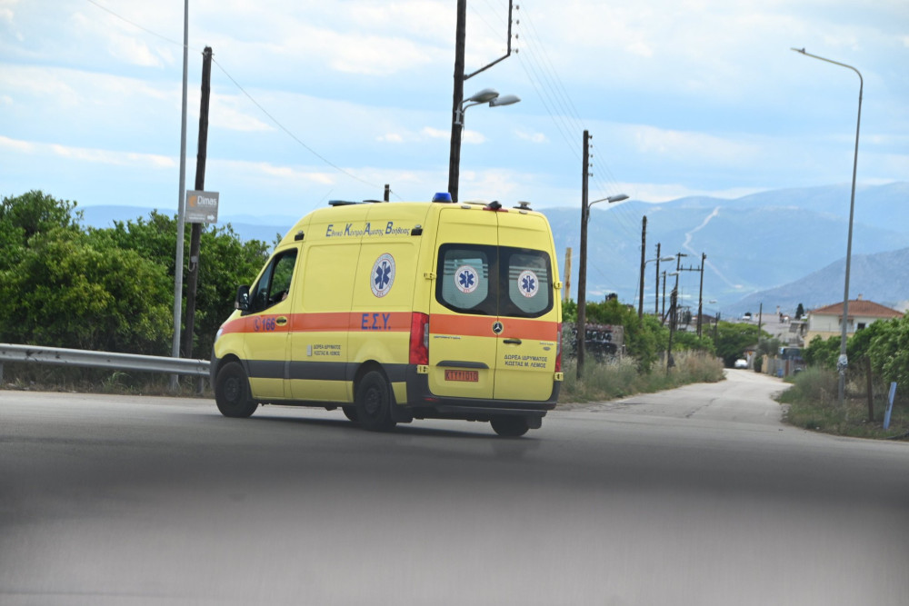 Φωτιές: Το ΕΚΑΒ σε πλήρη επιχειρησιακή ετοιμότητα στις πληγείσες περιοχές