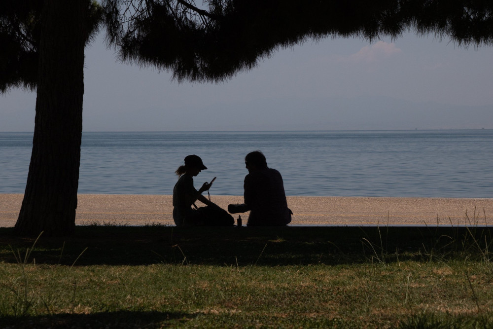 Καύσωνας: «Κλειδώνει» στους 43°C – Προειδοποιήσεις για αυξημένο κίνδυνο πυρκαγιών και επιβάρυνση ευπαθών ομάδων
