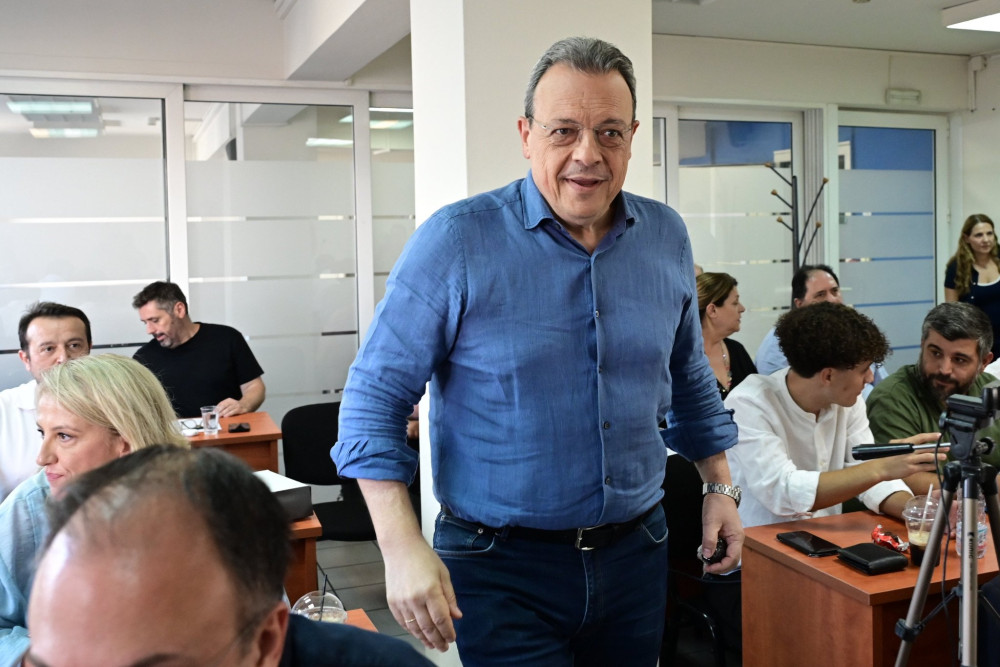 Φάμελλος: όταν η πολιτική αρένα παρουσιάζει σκάνδαλα... φαντάσματα