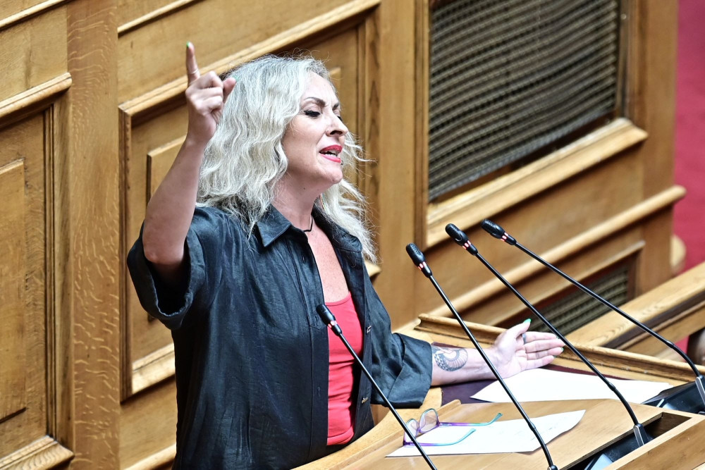 Από τον Πολάκη στην Κεφαλά, ένα τραγούδι δρόμος