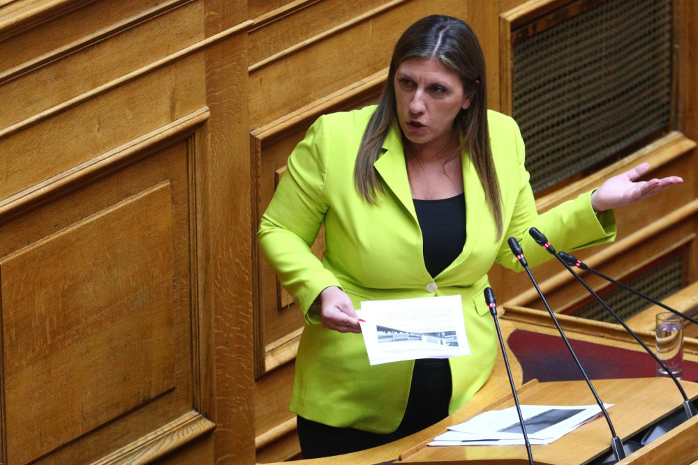 Πρωτοφανής χυδαιότητα από Κωνσταντοπούλου - Αήθης επίθεση κατά της Τίνας Μεσσαροπούλου από το βήμα της Βουλής