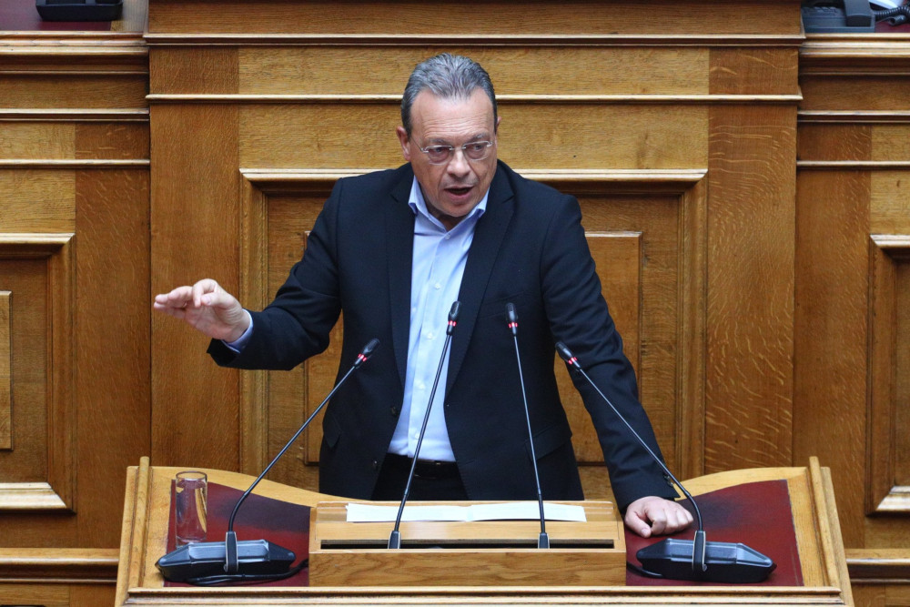Φάμελλος: Καταγγέλλει εκτροπή, αναζητά σκάνδαλα και βλέπει φαντάσματα στη Βουλή