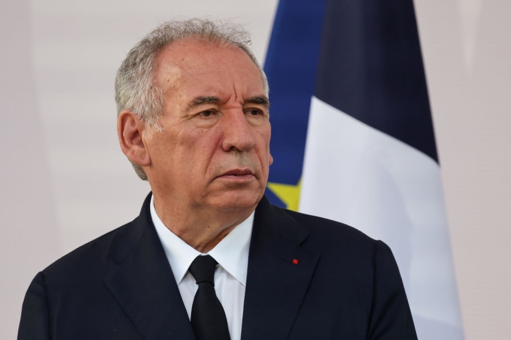 Βράζει η Γαλλία για μέτρα-σοκ από Μπαϊρού - Περικοπές 3.000 θέσεων στο Δημόσιο και κατάργηση 2 αργιών