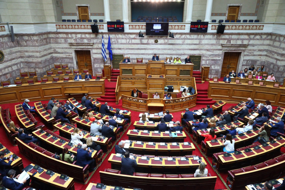 Βουλή - Πηγές ΝΔ: Υπεύθυνη δύναμη απέναντι στα φτηνά τεχνάσματα της αντιπολίτευσης