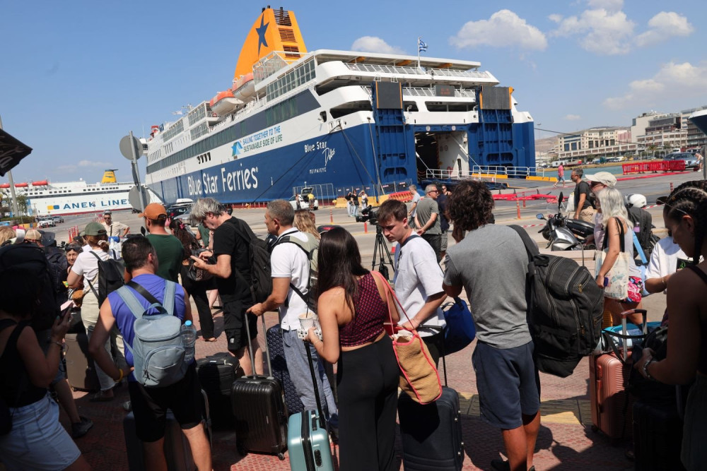 Ταλαιπωρία για τους επιβάτες στα λιμάνια - Δεν εκτελούνται πολλά δρομολόγια λόγω ανέμων