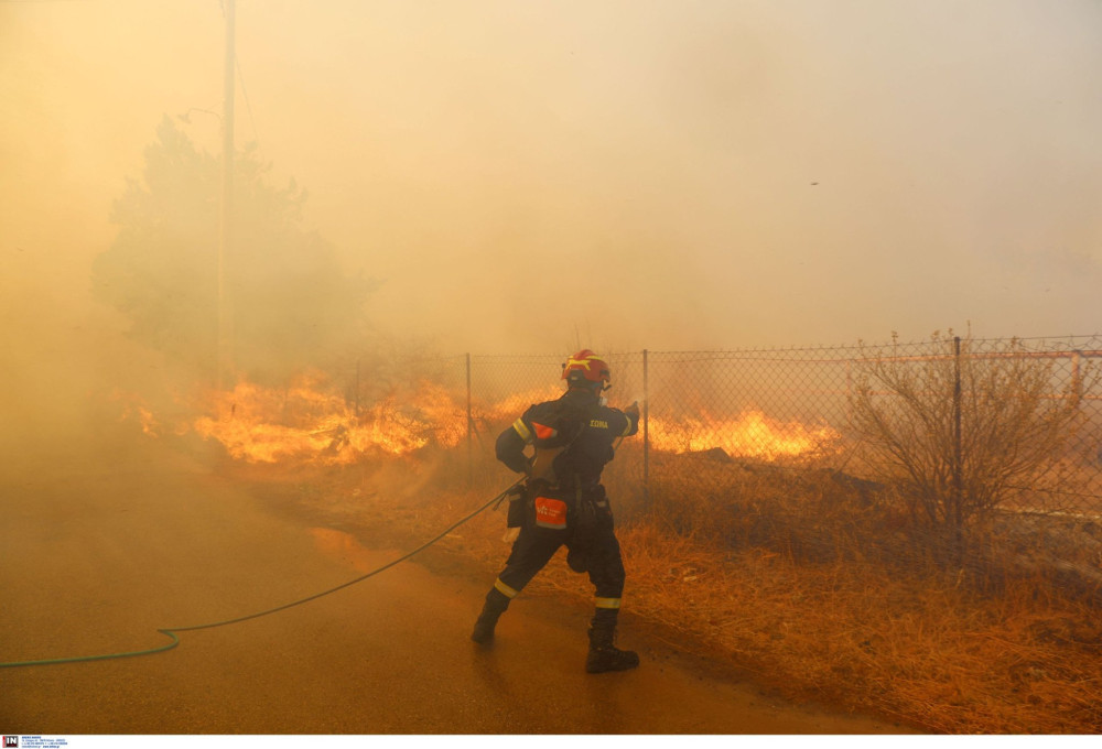 Κερατέα: μαίνεται μεγάλη φωτιά, ένας νεκρός, εκκενώθηκε γηροκομείο - Αλλεπάλληλα μηνύματα 112