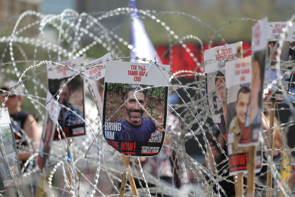 «Η Χαμάς κυνικά αφήνει τον γιο μας να λιμοκτονεί», λέει η οικογένεια του ομήρου Εβιάταρ Νταβίντ