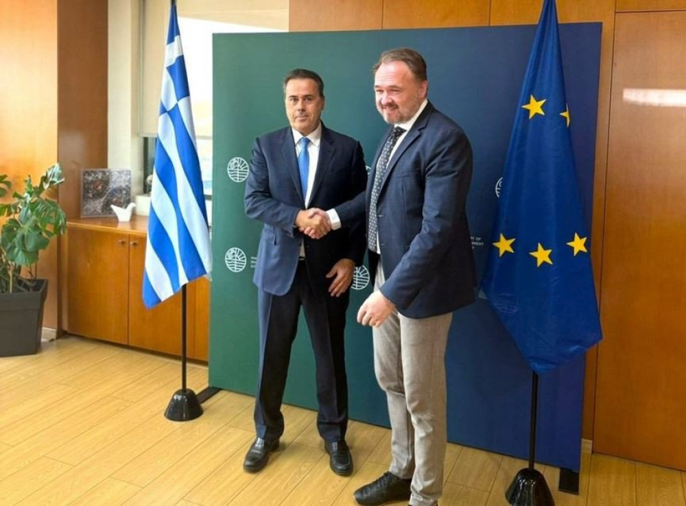 Παπασταύρου σε επίτροπο Γιόργκενσεν: Πρωταρχικός στόχος η μείωση των τιμών ενέργειας