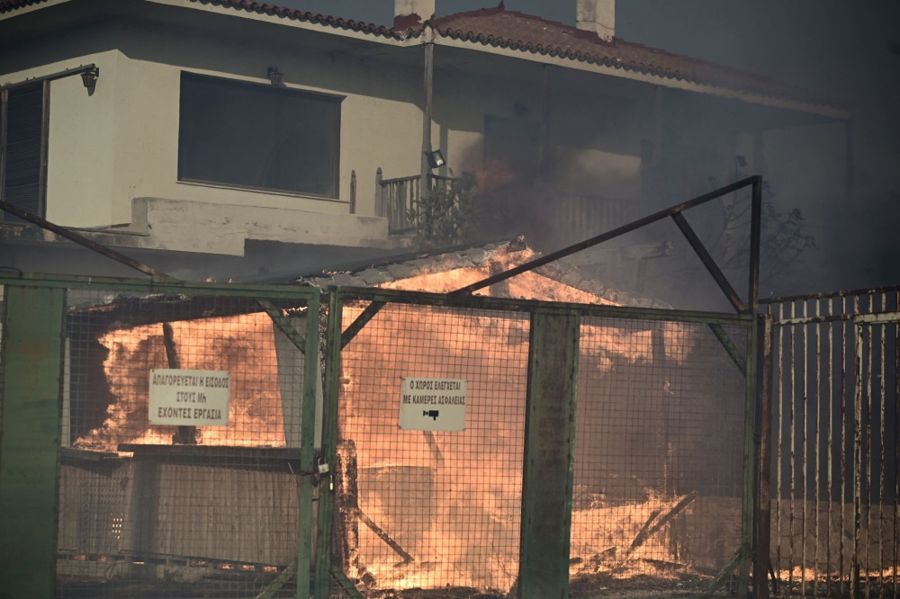 Κερατέα: 124 απεγκλωβισμοί από τη φωτιά - Εκκενώθηκε γηροκομείο στην Παλαιά Φώκαια