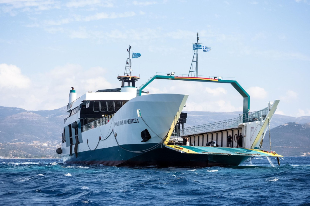 Ανακοίνωση από την εταιρεία για το φέρι «Παναγία Παραβουνιώτισσα» - Ολοκληρώθηκε η αποκόλληση