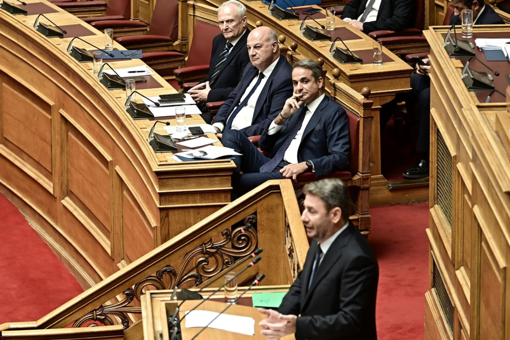 Νέες αθλιότητες Ανδρουλάκη: στήνει αφήγημα με fake news για μαύρο πολιτικό χρήμα