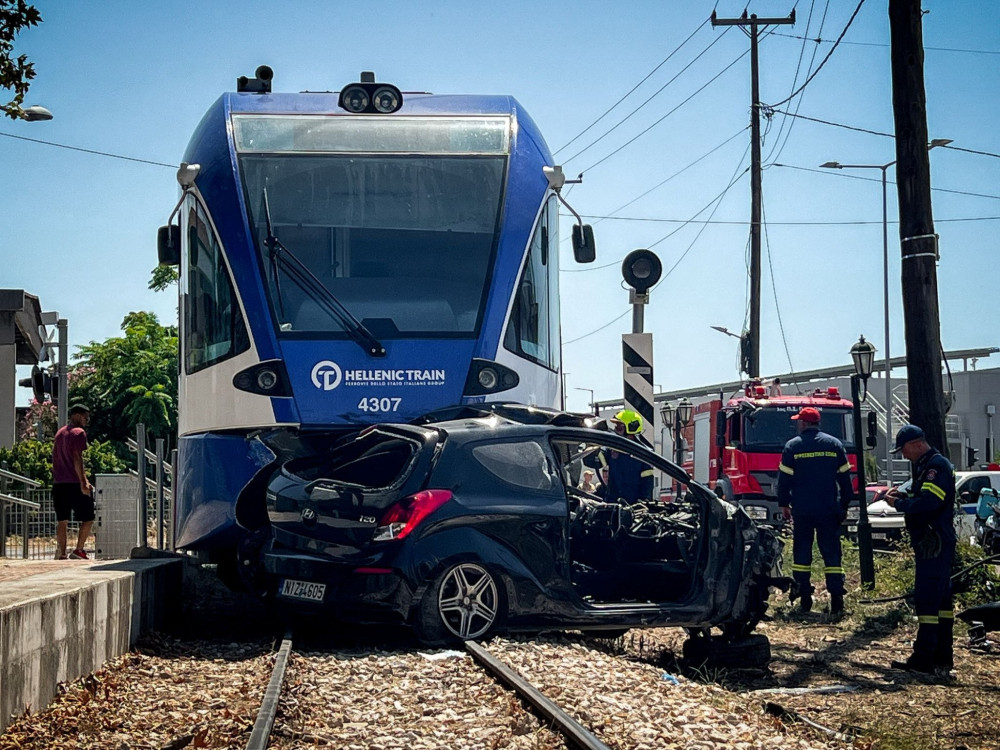 Πάτρα: τρομακτικό βίντεο από τη σύγκρουση τρένου με αυτοκίνητο - 11 τραυματίες