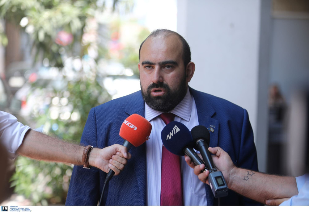 Είπε το εύλογο - Χαρχαλάκης σε Τσίπρα: Τι πιο ενεργός πολιτική από το να είσαι βουλευτής