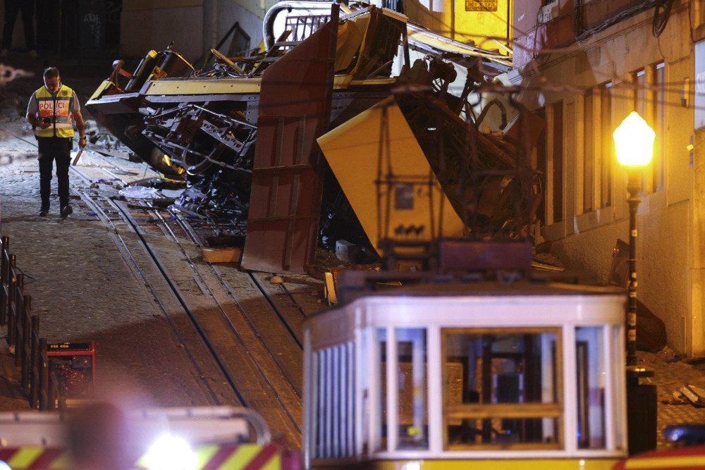 Τραγωδία στη Λισαβόνα; Στους 17 αυξήθηκε ο τραγικός απολογισμός από τον εκτροχιασμό του τελεφερίκ