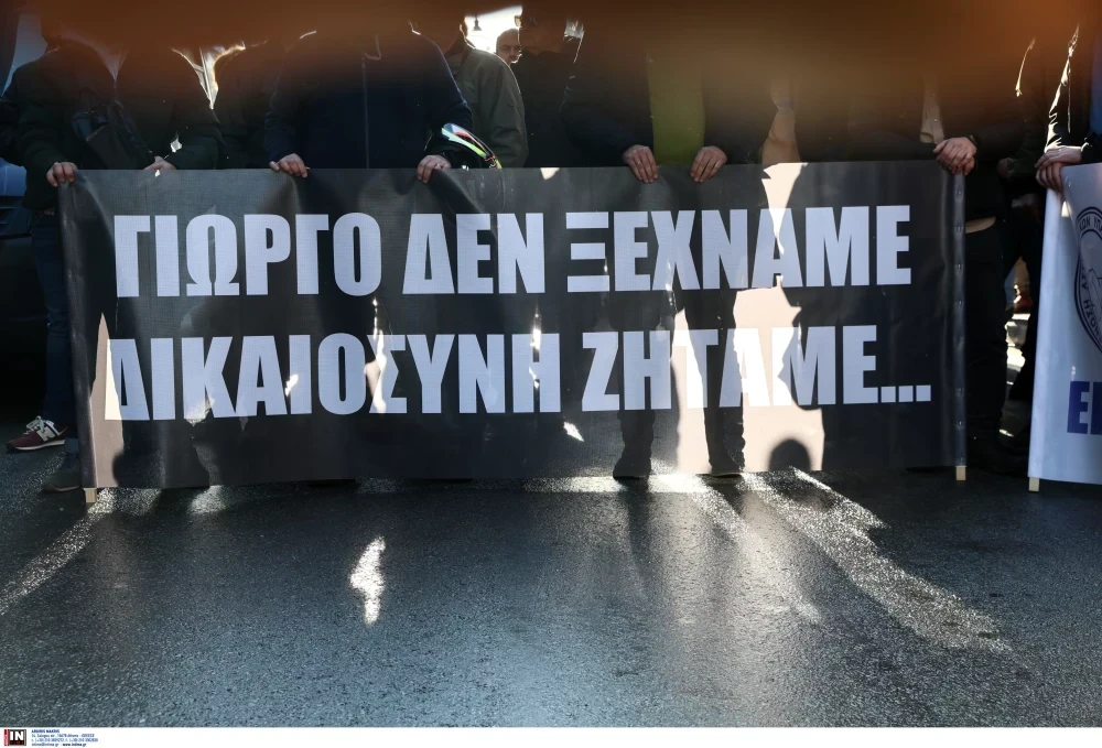 Η οικογένεια Λυγγερίδη ξεσπά για το πανό «Λευτεριά στα αδέρφια μας» στο γήπεδο Καραϊσκάκη: Ντροπή, αναμένουμε απαντήσεις
