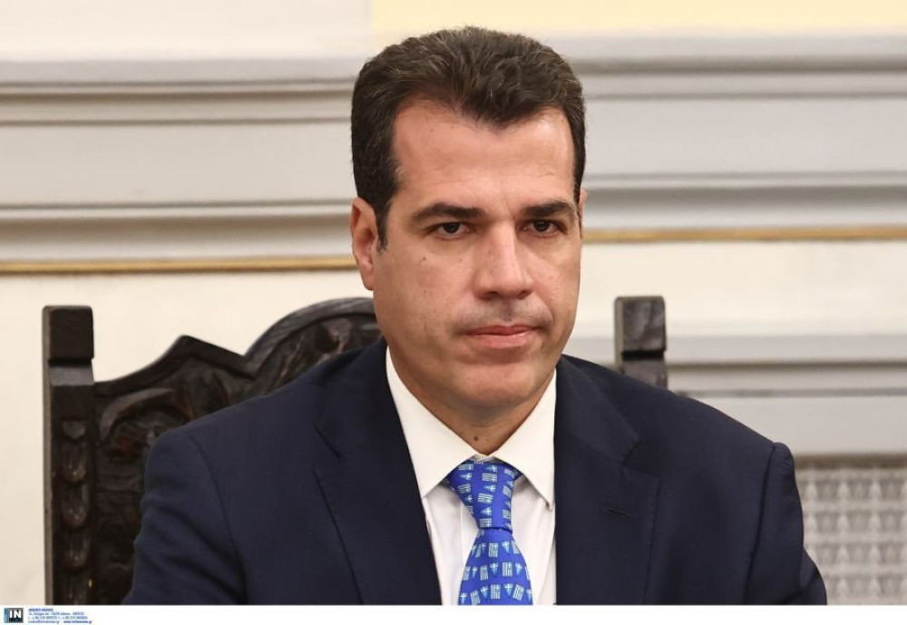 Πλεύρης για το περιστατικό με τους εύζωνες: Αγνόησε τον σεβασμό και τις αρχές της Ελλάδας (video)