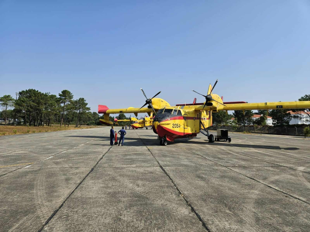 Ελληνικά Canadair ενισχύουν την Πορτογαλία στη μάχη με τις πυρκαγιές (photos)