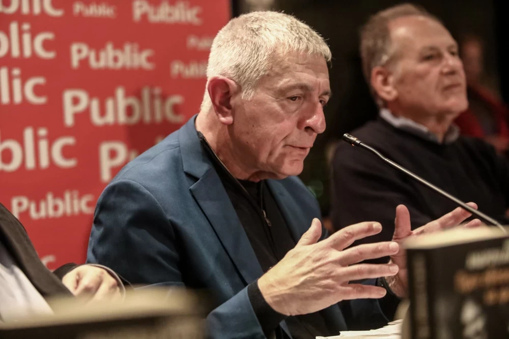 Κούλογλου κατά Τσίπρα: Γράφει βιβλίο για να διασκεδάσει τις κακές εντυπώσεις της θητείας του