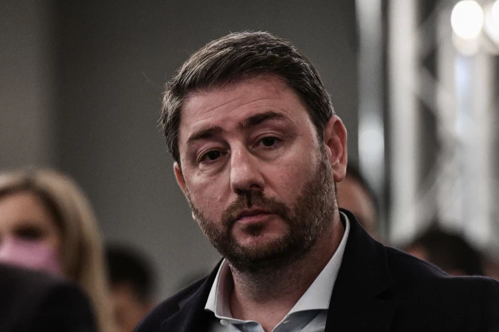 Ο Ανδρουλάκης κινδυνεύει από Τσίπρα-Κωνσταντοπούλου, αλλά ονειρεύεται πρωτιά στις εκλογές