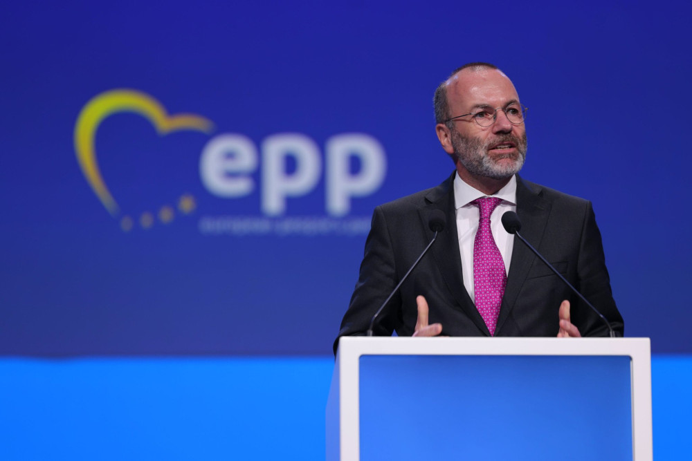 Βέμπερ: το ΕΛΚ ζητά την ακύρωση της απαγόρευσης πώλησης θερμικών αυτοκινήτων από το 2035