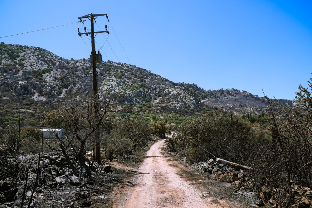 Χίος: πάνω από 150 καμένοι στύλοι ηλεκτροδότησης - Πότε θα αποκατασταθούν οι ζημιές