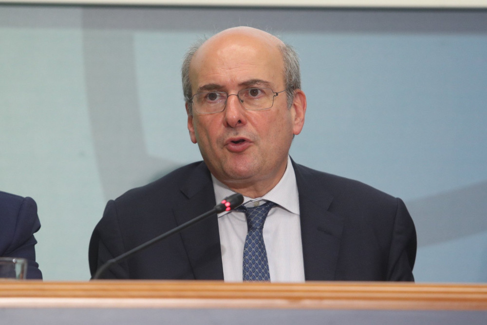 Χατζηδάκης: Αύξηση εισοδημάτων με σοβαρές πολιτικές - όχι από θαυματοποιούς με λεφτόδεντρα (video)