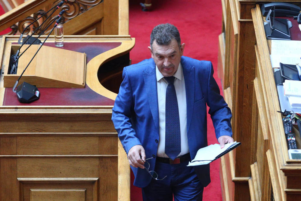 Νίκος Παπαδόπουλος: ο καρδιοχειρουργός που «χειρουργεί» κόμματα και εκθέματα
