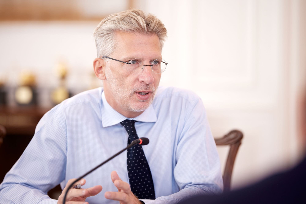 Άκης Σκέρτσος: «Ας μιλήσουμε από καρδιάς για το δράμα και το τραύμα των Τεμπών»